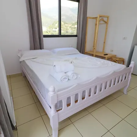 Bora Aparthotel Himare