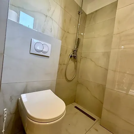 Aparthotel Bora Himare