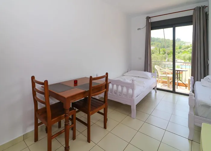 Apartmanhotel Bora 3*